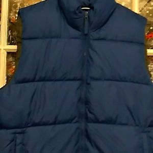 Old Navy men's puffer vest